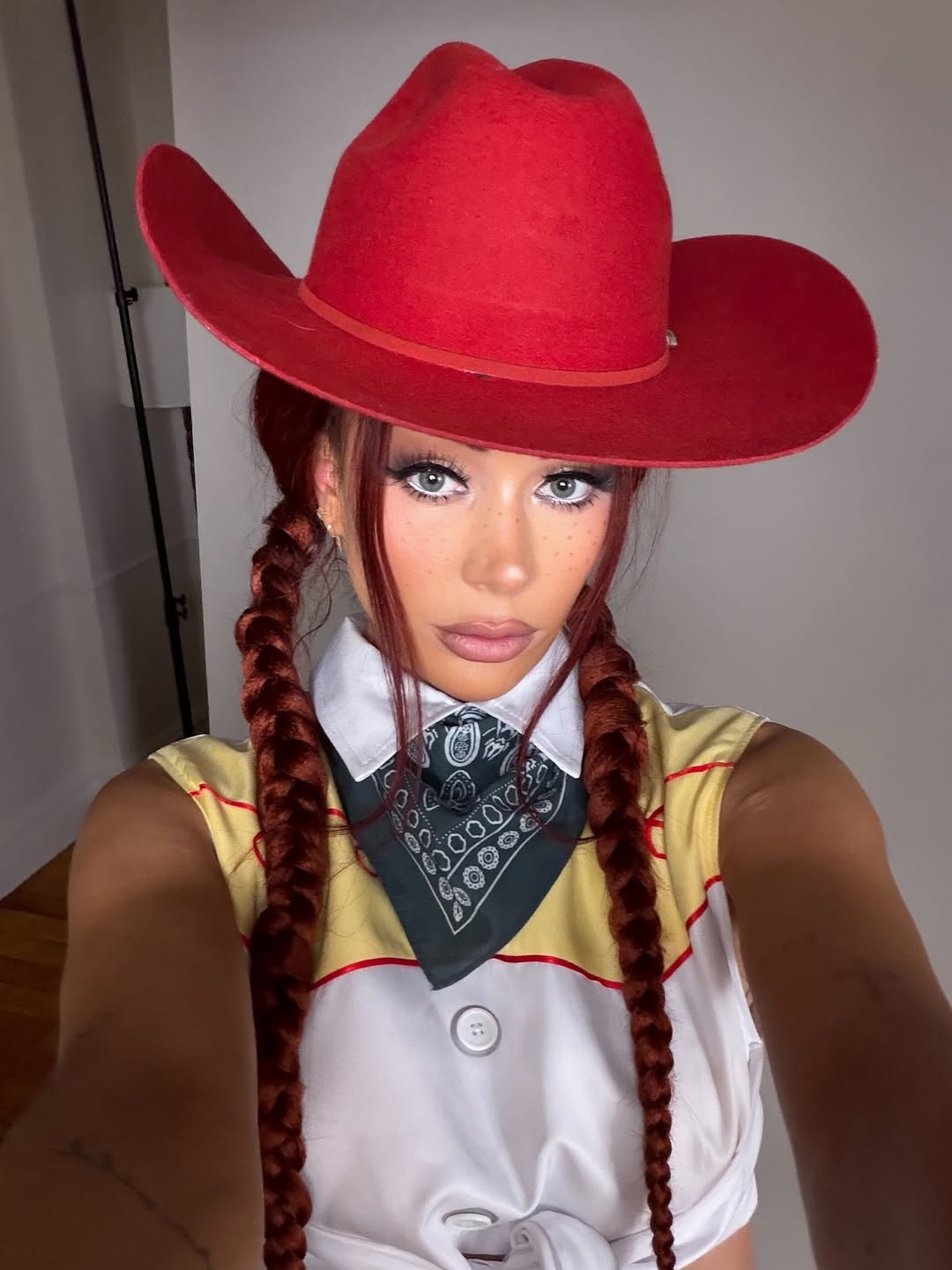 Celebrity Highlight: The Transformation Behind Olivia Attwood's Halloween Look